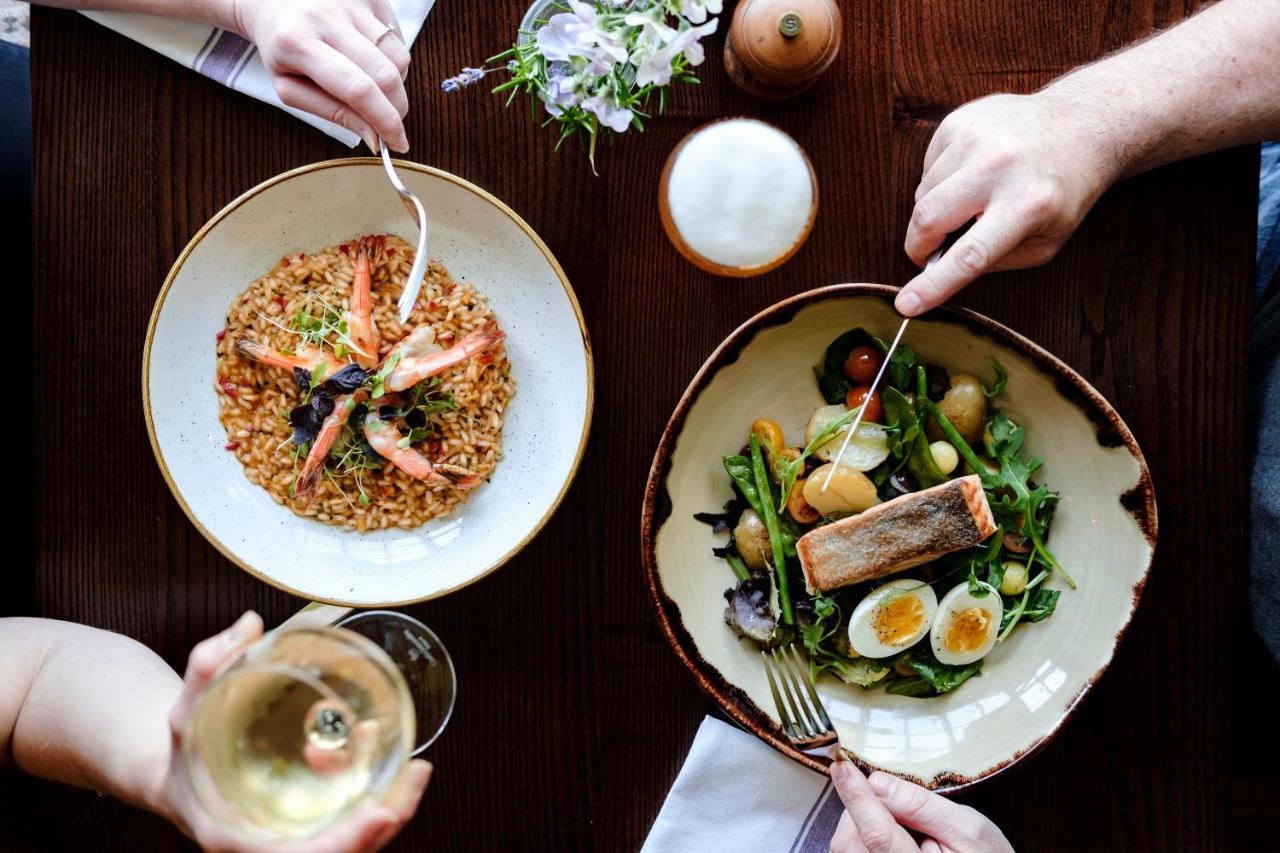 The Bower Inn Bridgwater Extérieur photo Dishes at the restaurant