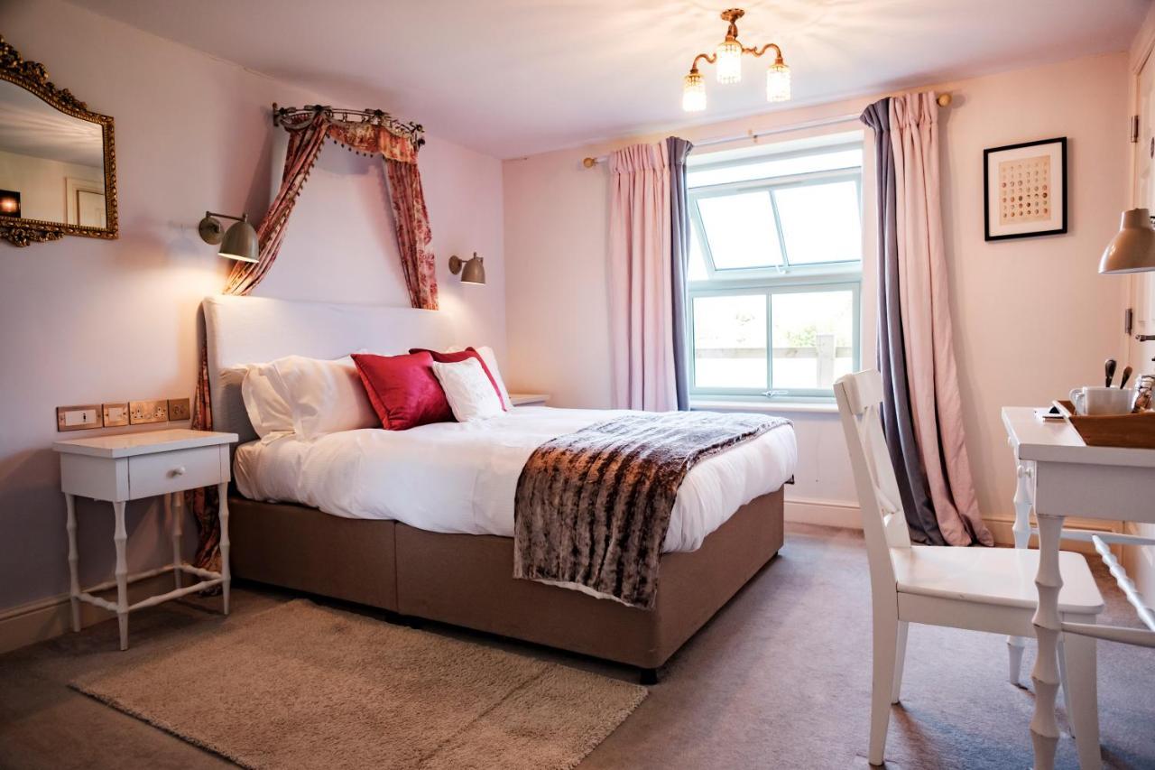 The Bower Inn Bridgwater Extérieur photo A bedroom at The Old Vicarage Hotel