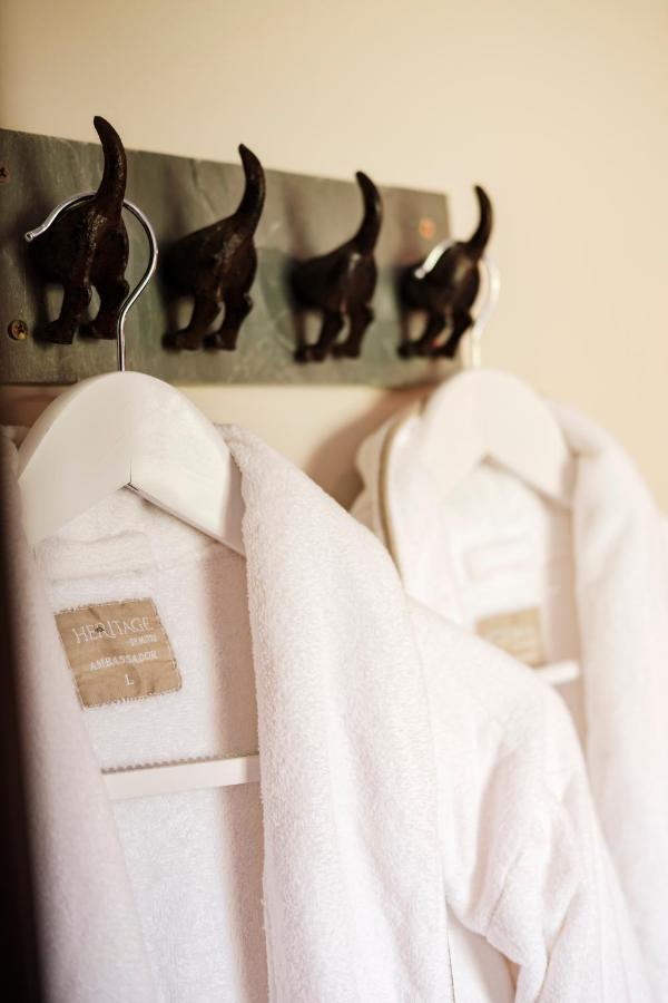 The Bower Inn Bridgwater Extérieur photo A white coat