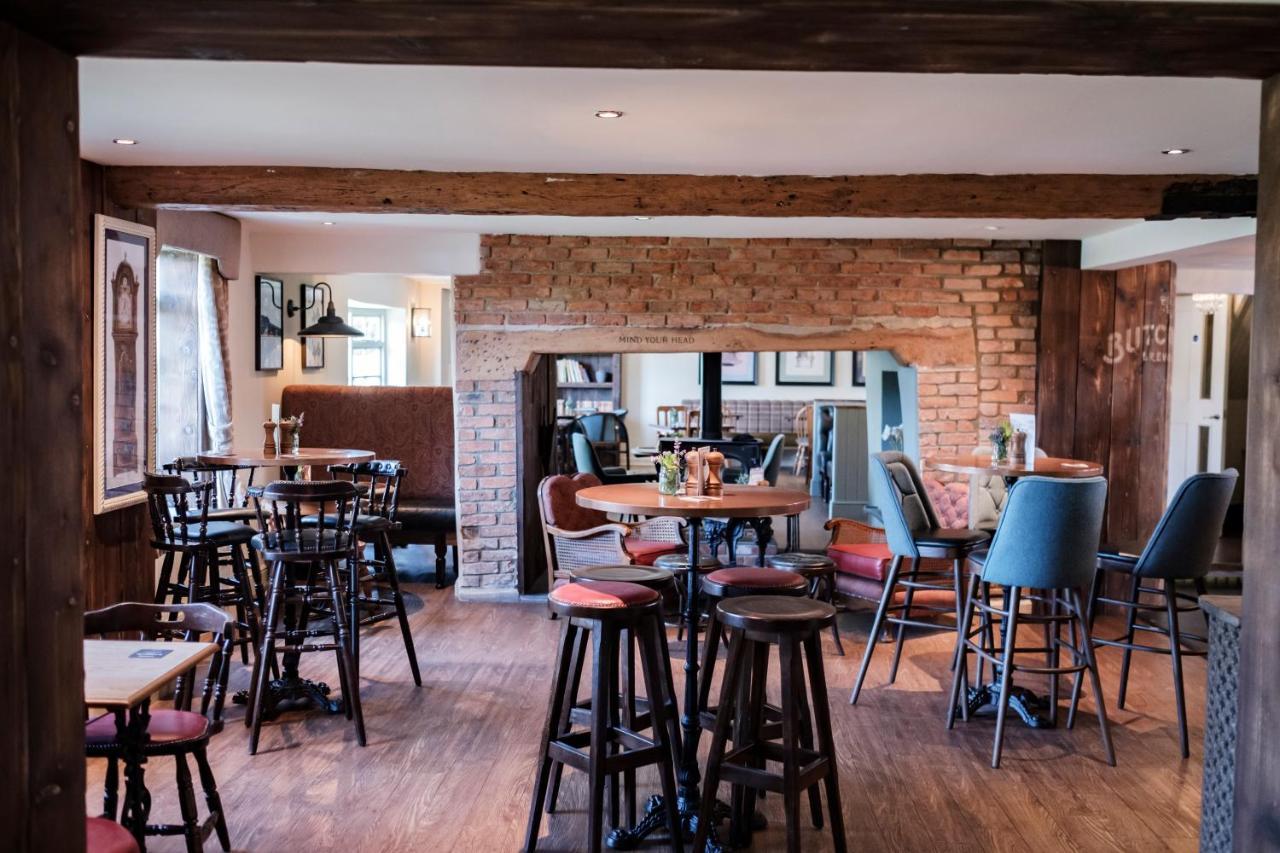The Bower Inn Bridgwater Extérieur photo The interior of the pub