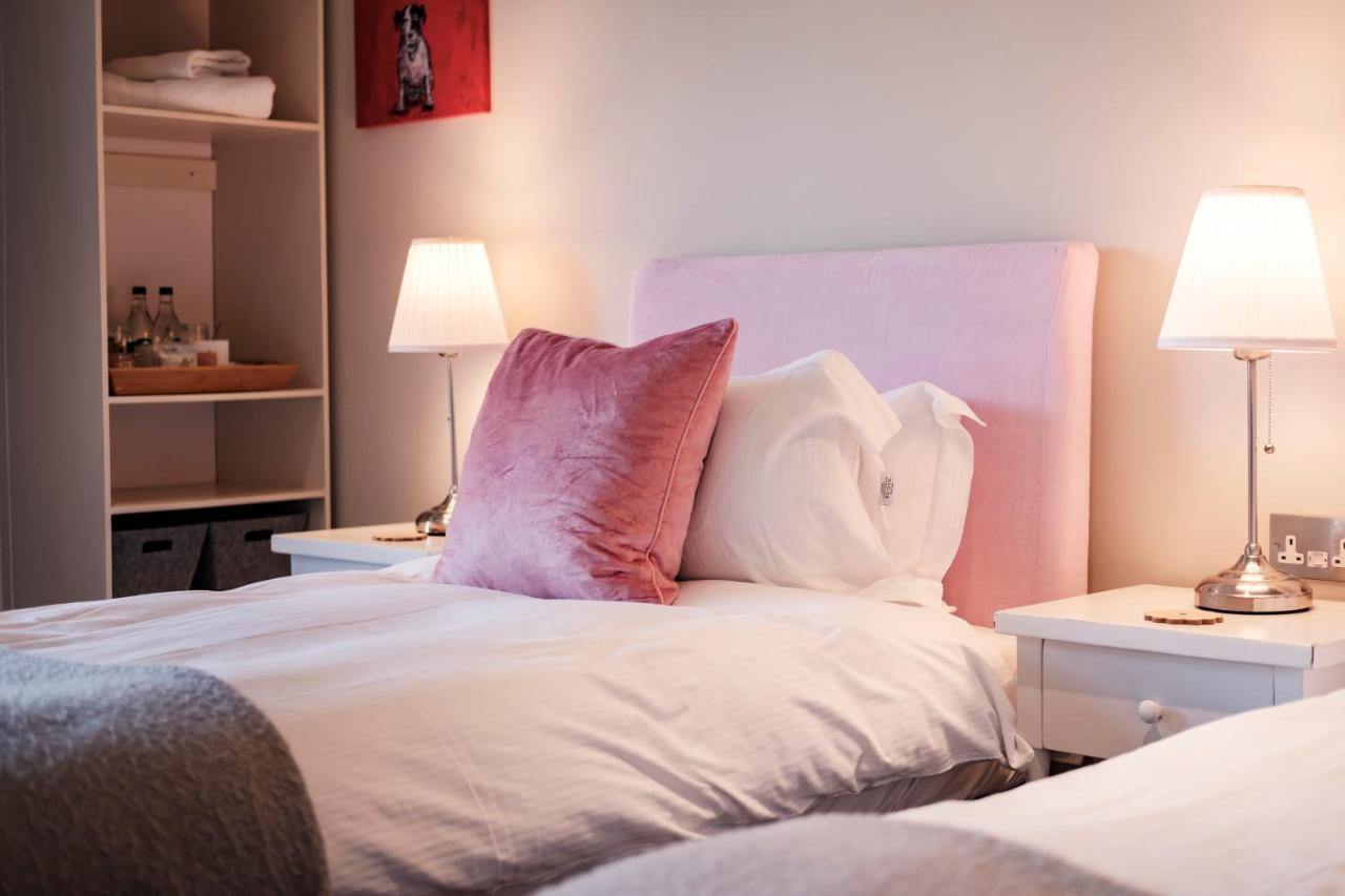 The Bower Inn Bridgwater Extérieur photo A bed with a headboard