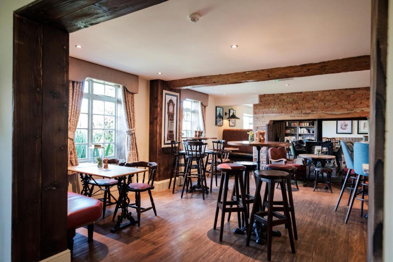 The Bower Inn Bridgwater Extérieur photo The interior of the pub