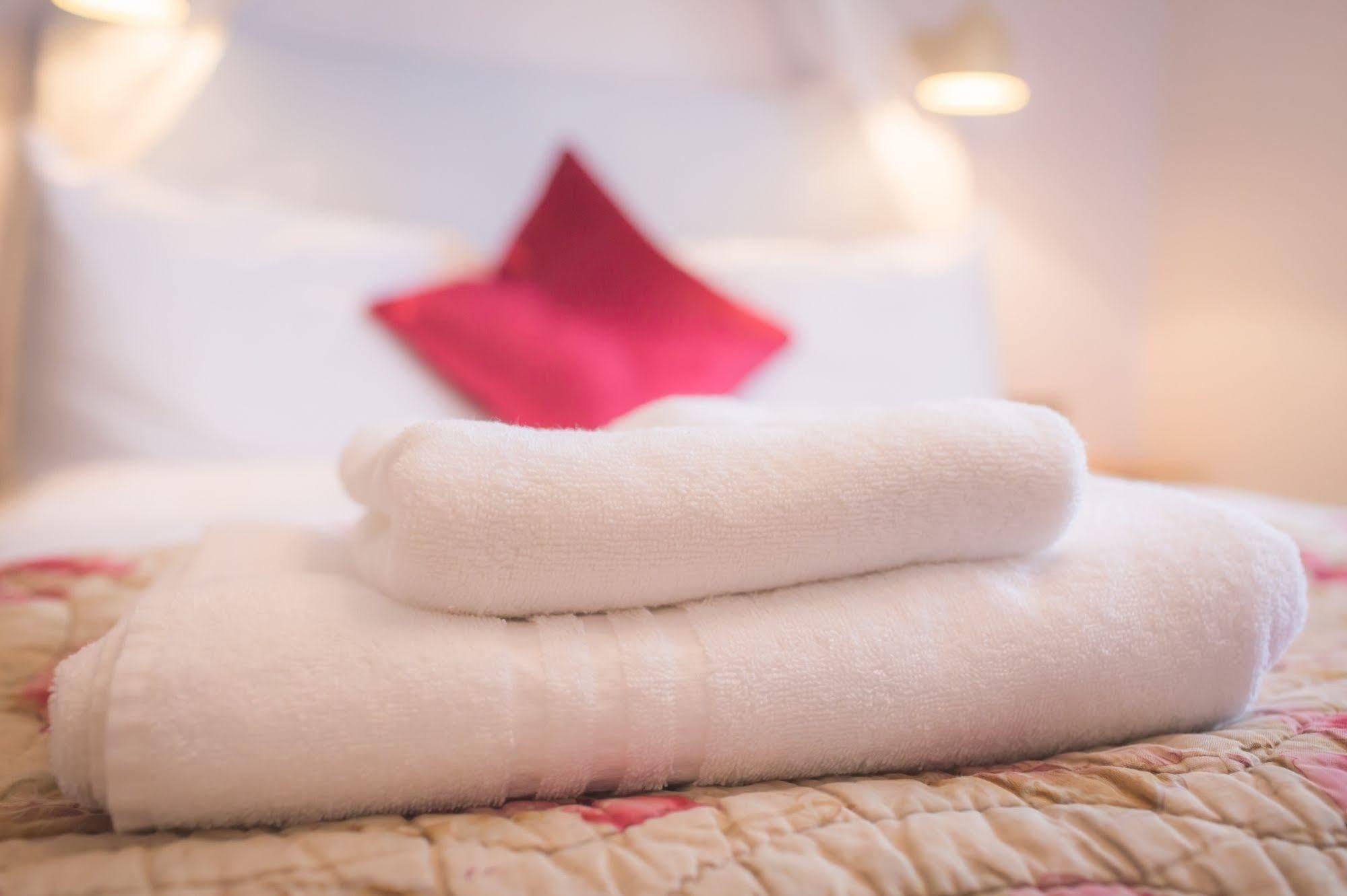 The Bower Inn Bridgwater Extérieur photo Towels